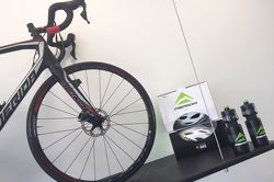 Topbikes Rental bicycle center: Helmets & bottles